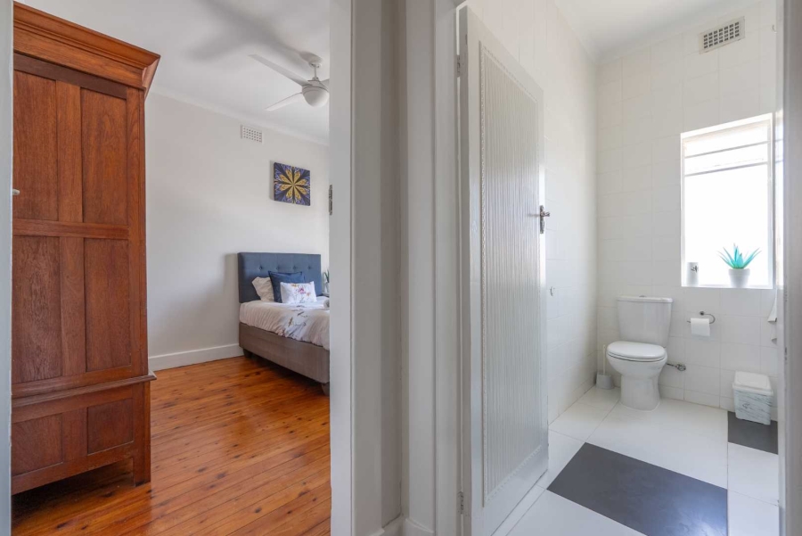 5 Bedroom Property for Sale in Green Point Western Cape